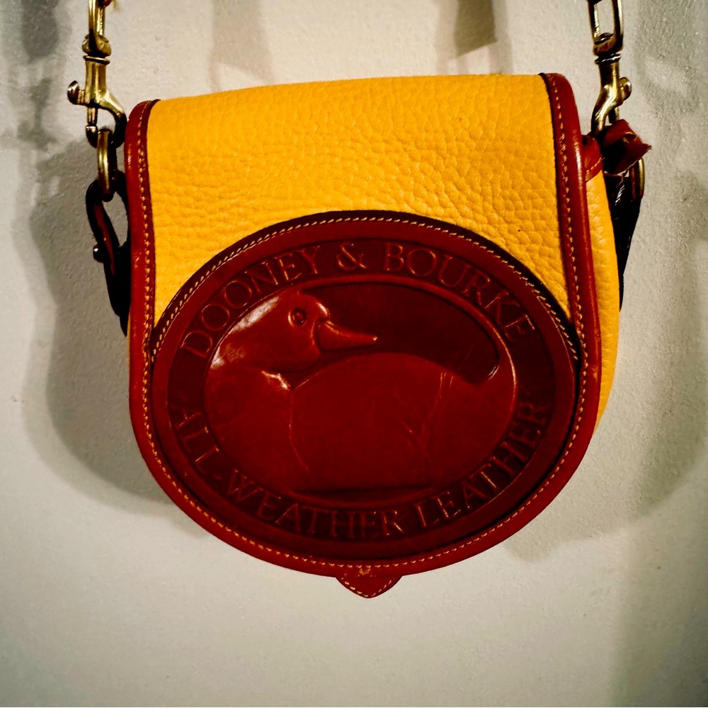 RARE VINTAGE yellow Dooney and bourke big duck bag 
Excellent condition.